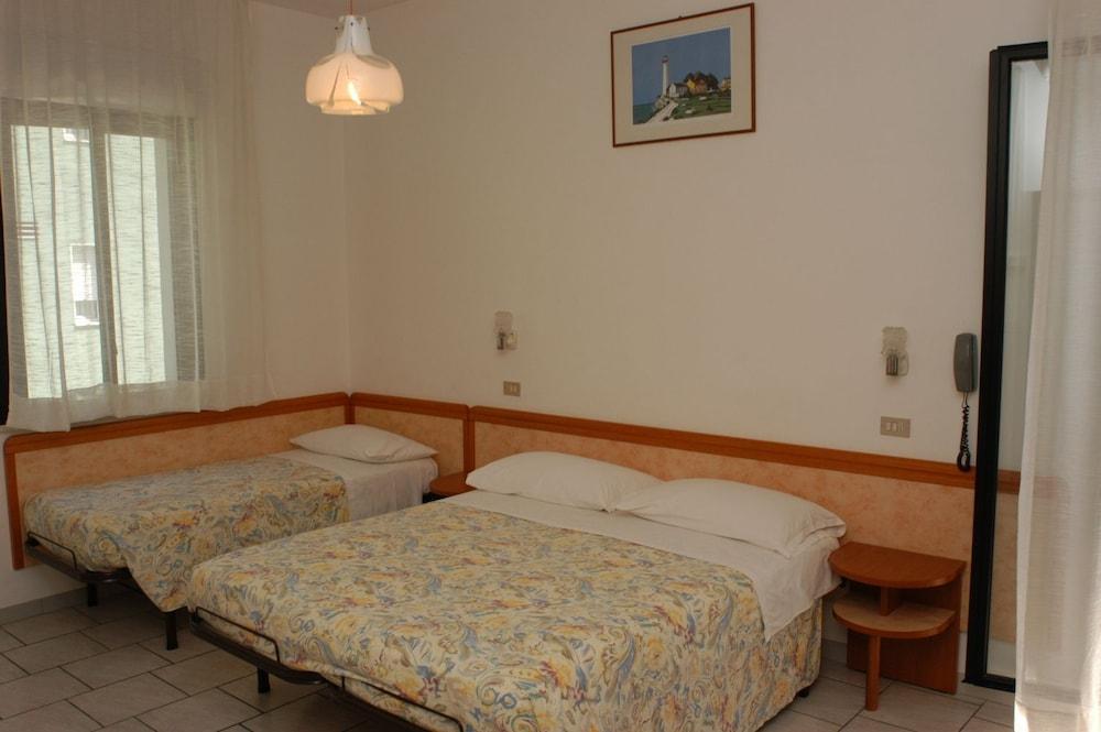 Hotel Roma Residenza チェルヴィア エクステリア 写真