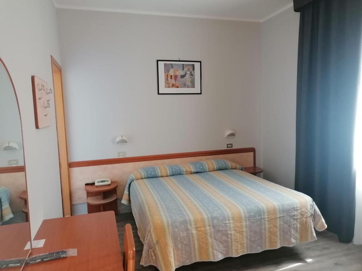 Hotel Roma Residenza チェルヴィア エクステリア 写真