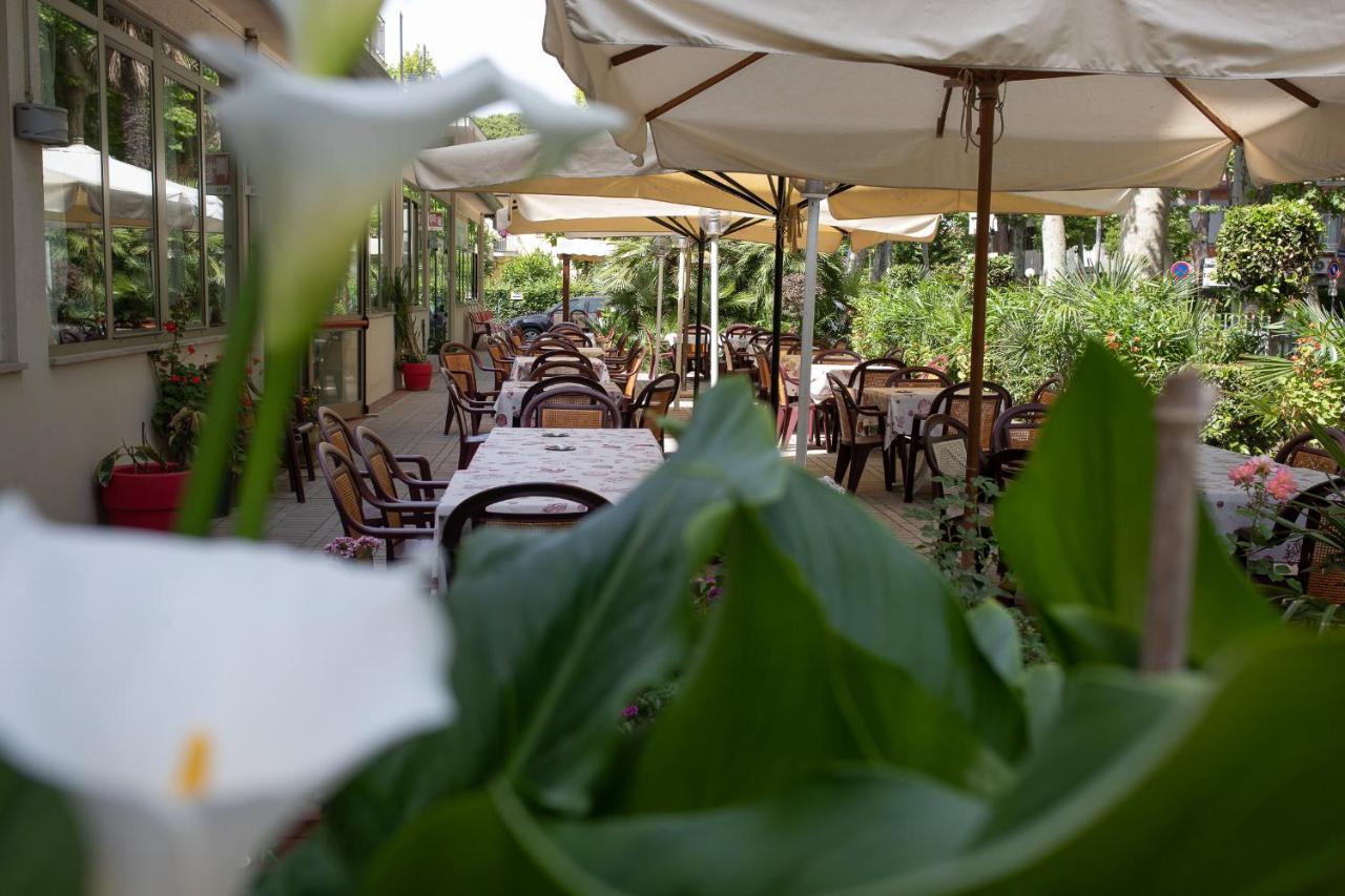 Hotel Roma Residenza チェルヴィア エクステリア 写真
